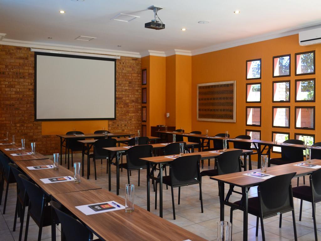 Boga Legaba Guest House & Conference Centre Mafikeng Luaran gambar