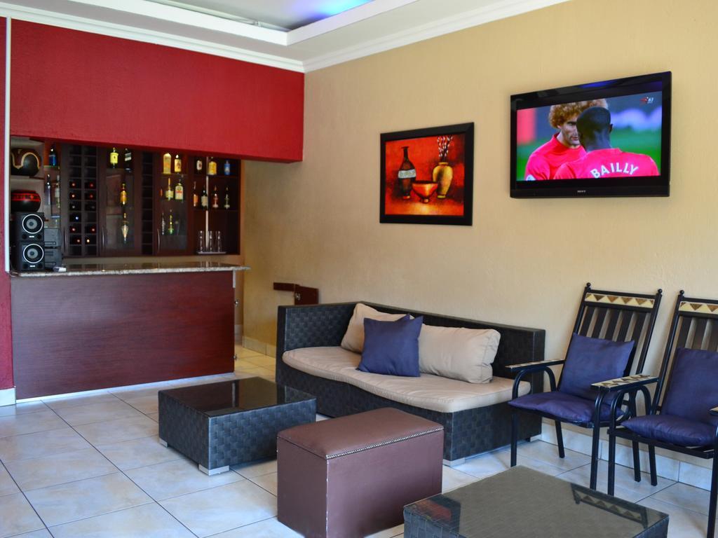 Boga Legaba Guest House & Conference Centre Mafikeng Luaran gambar