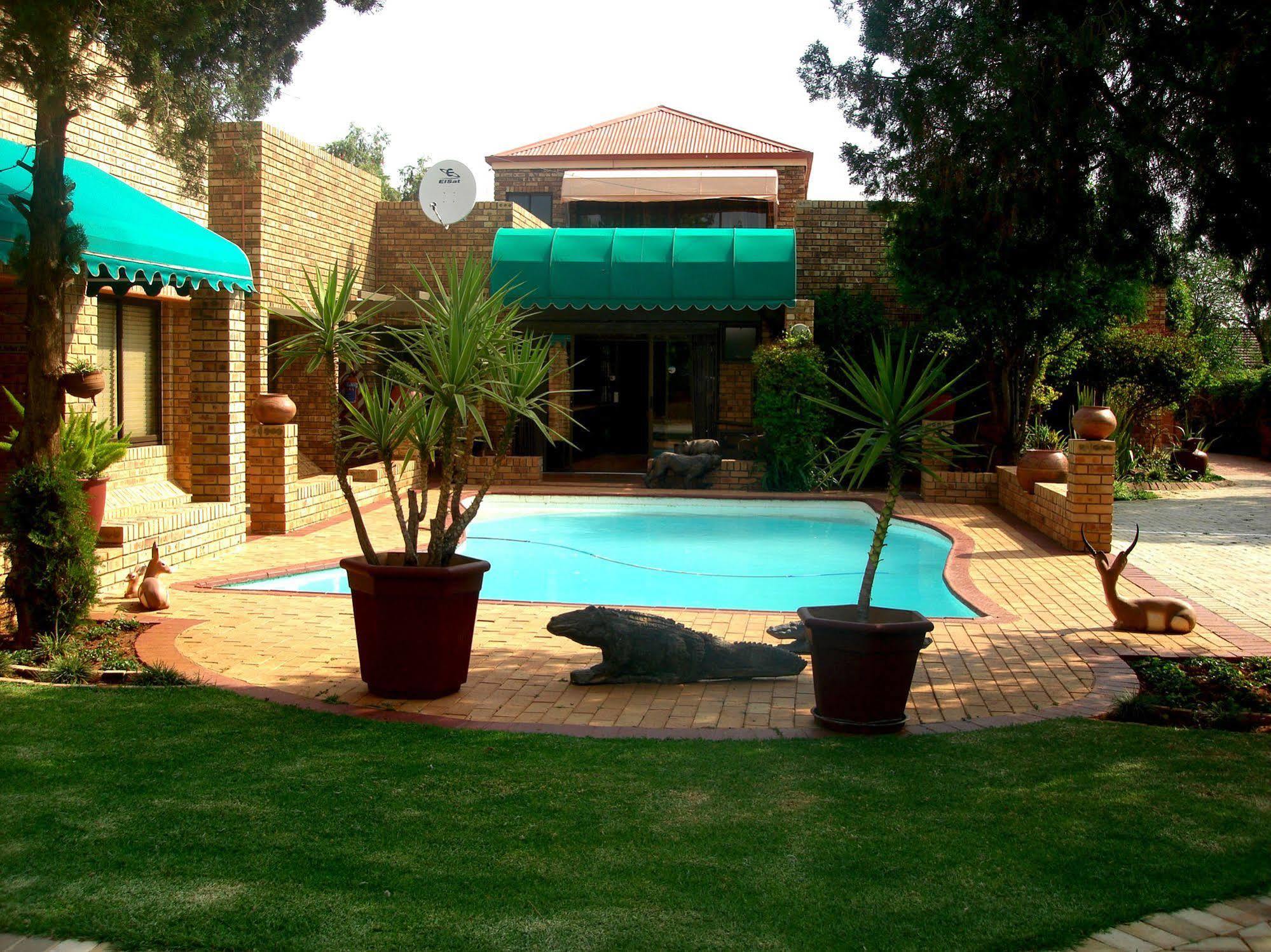 Boga Legaba Guest House & Conference Centre Mafikeng Luaran gambar